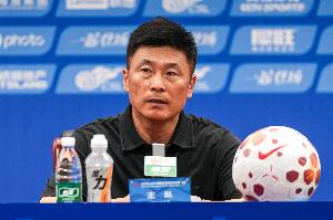 李国旭:个别球员伤停对人员安排有影响,踢得少的球员充满欲望