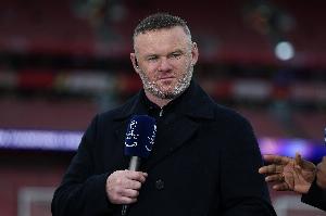 鲁尼:我刚刚做了鼻骨损伤修复手术,鼻子里现在还塞着两根塑料管
